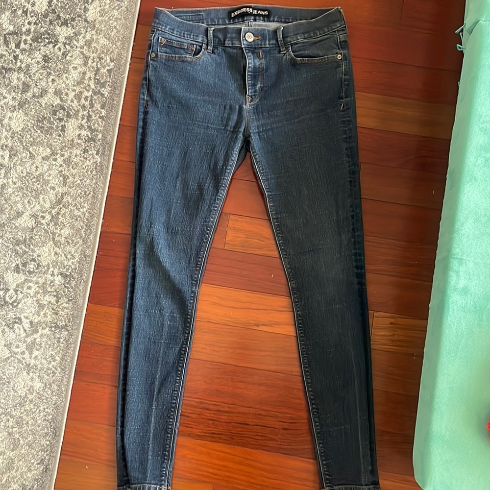 Express Mid Rise Legging. Size 12. Darker wash.